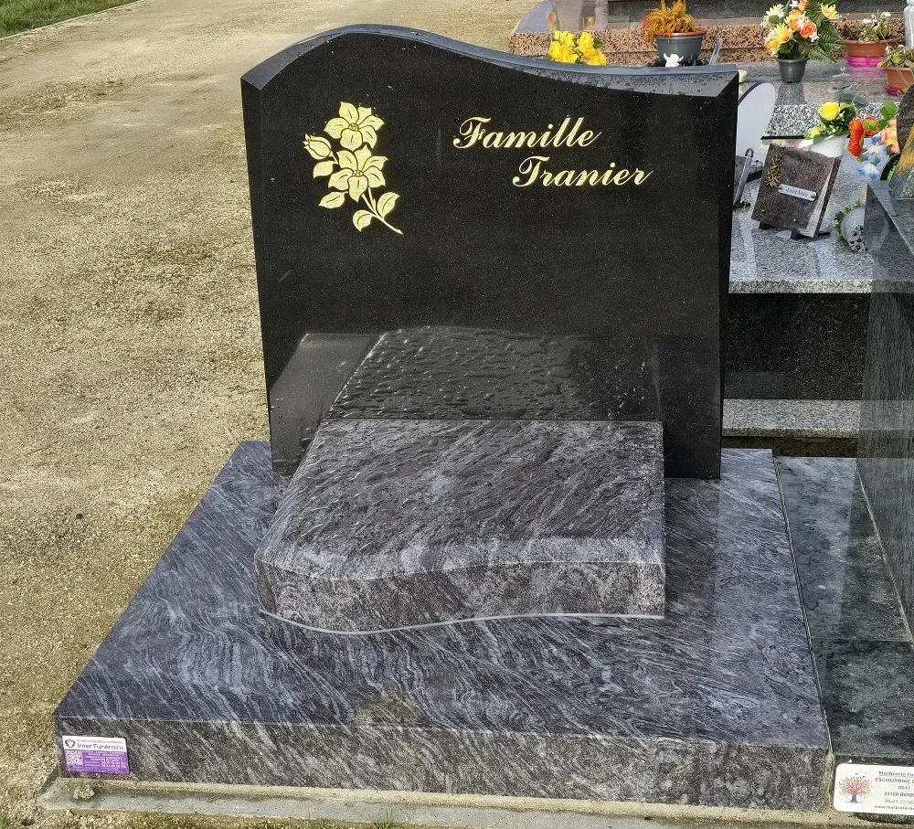 Monument funéraire et stèle en granit gris avec gravure personnalisée